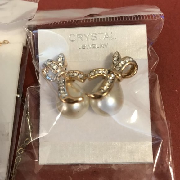 Crystal necklace and earrings set - Picture 2 of 4